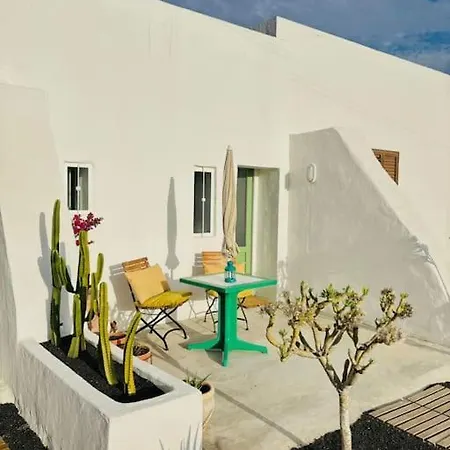 Casa Kira Camarote, Macher Tías