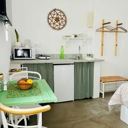 Casa Kira Camarote, Macher * Tías