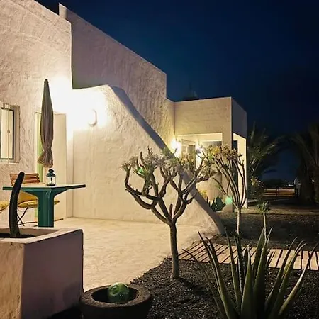 Casa Kira Camarote, Macher Tias