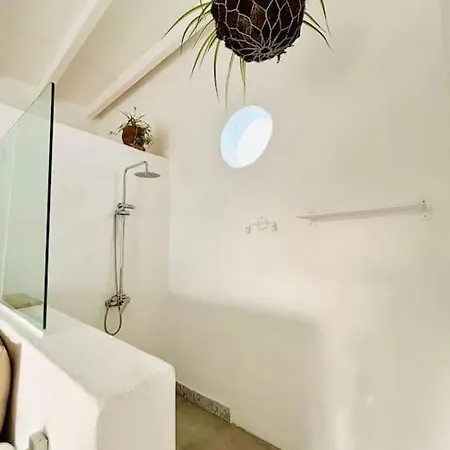 Casa Kira Camarote, Macher